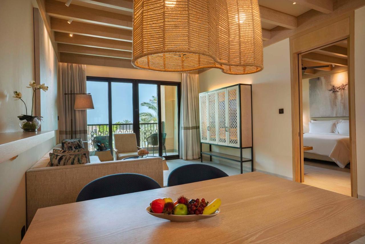 Saadiyat Rotana Resort And Villas Abu Zabi Zewnętrze zdjęcie A suite at the hotel
