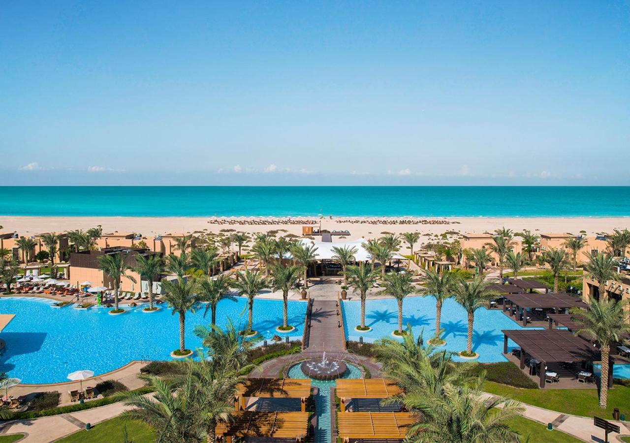 Saadiyat Rotana Resort And Villas Abu Zabi Zewnętrze zdjęcie The beach at Jumeirah Beach Hotel